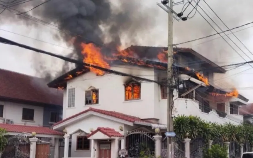 Heldin (73) rettet Mann aus Flammen: Hausbrand-Drama in Nonthaburi