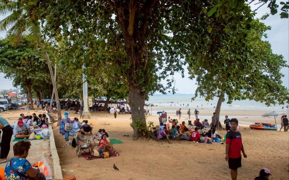 Jomtien beach touristen stuermen strand f13c2209