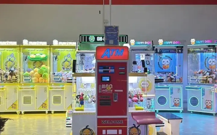 Jugendliche im spielautomaten rausch dea4099b