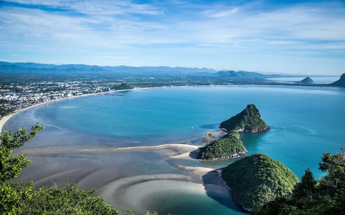 Khao lom muak einer der besten aussichtspunkte in prachuap khiri khan wird im oktober fuer einige eda9a0a8