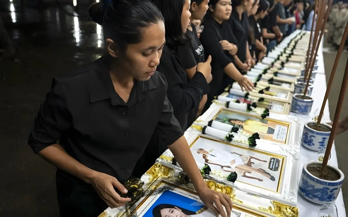 Koenigliche trauerfeier in uthai thani eine nation beklagt den tragischen verlust von 23 schuelern de9ef29d