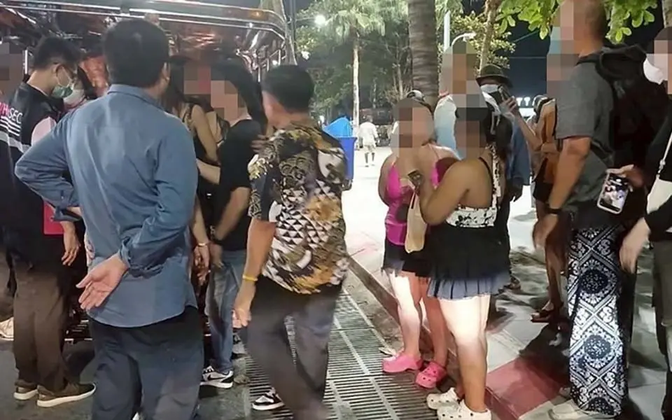 Kokosnussbaumfrauen prostitution auslaendische damen im visier b9f6b4a4