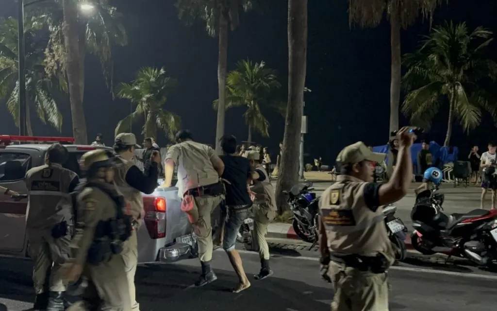 Konflikt am strand von pattaya endet mit festnahme eines strandmattenvermieters und einem 026c5383