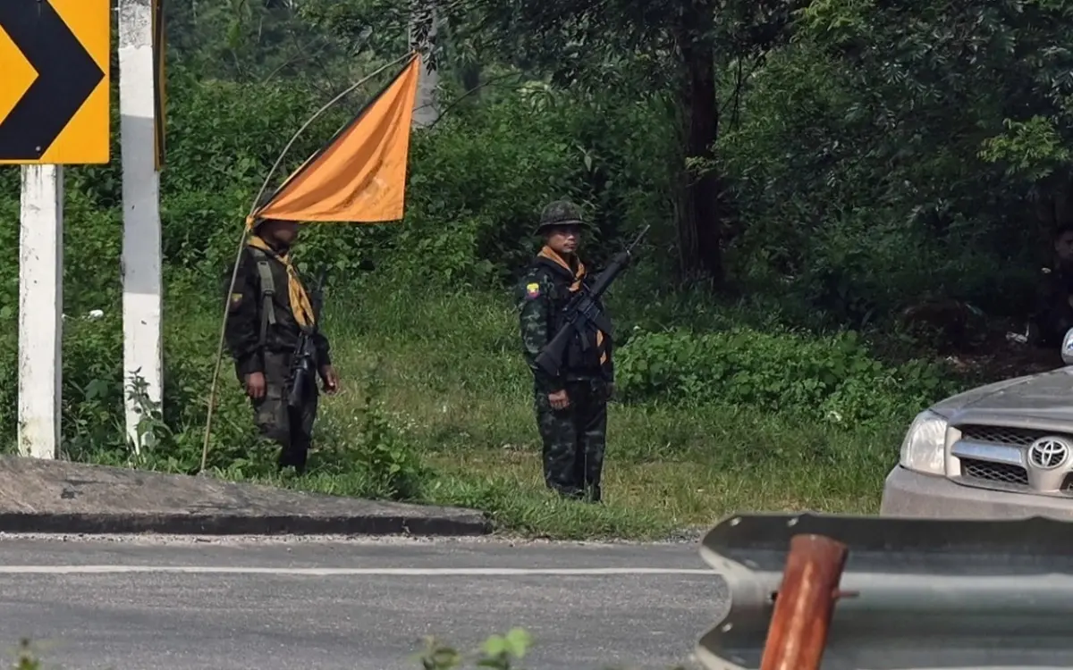 Konflikt an der Grenze: Spannungen zwischen Karen-Streitkräften und myanmarischem Militär – Thailändische Luftwaffe in Alarmbereitschaft