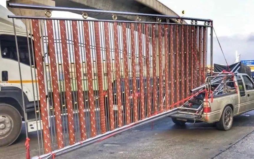 Lebensgefaehrlicher transport auf der autobahn ueberladener pickup 411ad7c6
