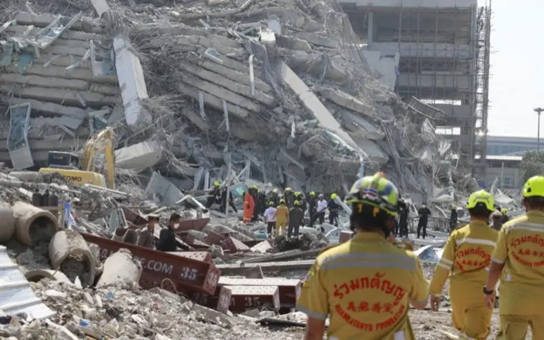 Lebenszeichen nach gebaeudeeinsturz in bangkok hoffnung fuer 15 eingeschlossene waechst 5d67f231