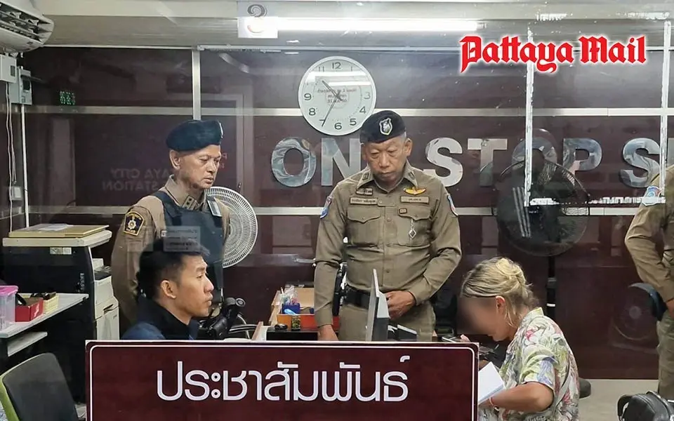 Man in motorcycle taxi vest robs russian tourist in pattaya mother hands over cash in fear for her 2bad8bc3