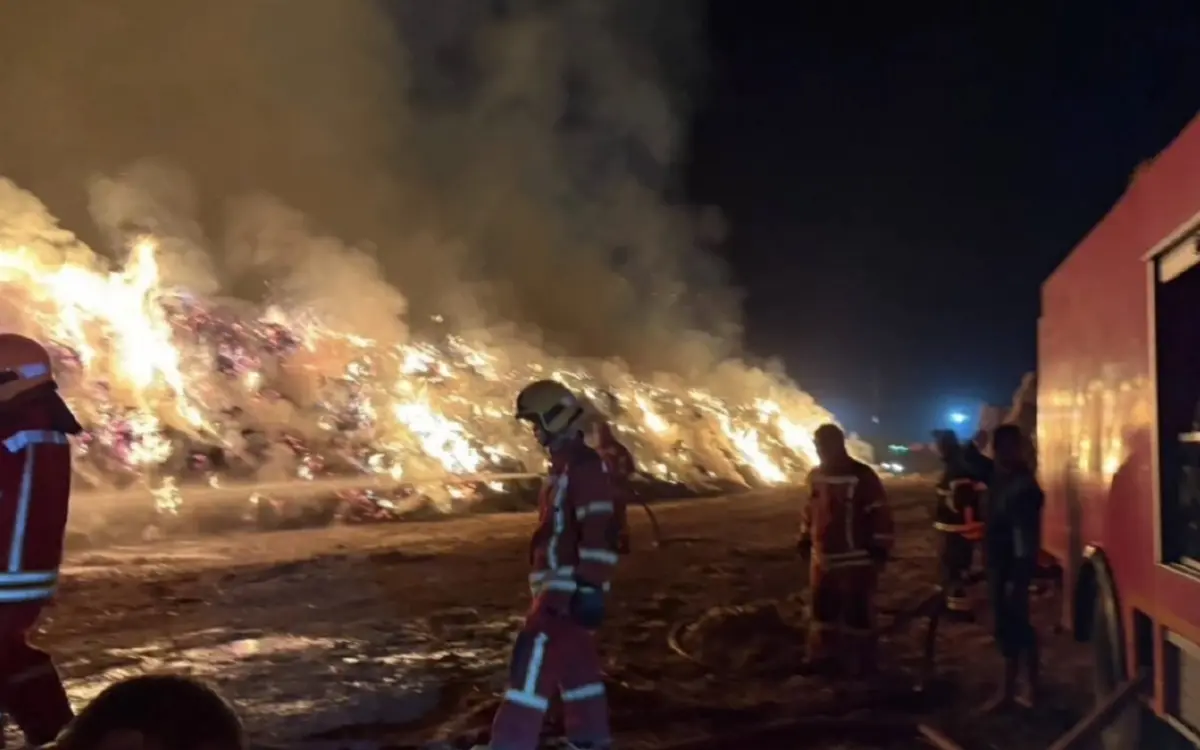 Massive Flammen im Biomassekraftwerk in Phichit – 1.000 Tonnen Brennstoff in Flammen