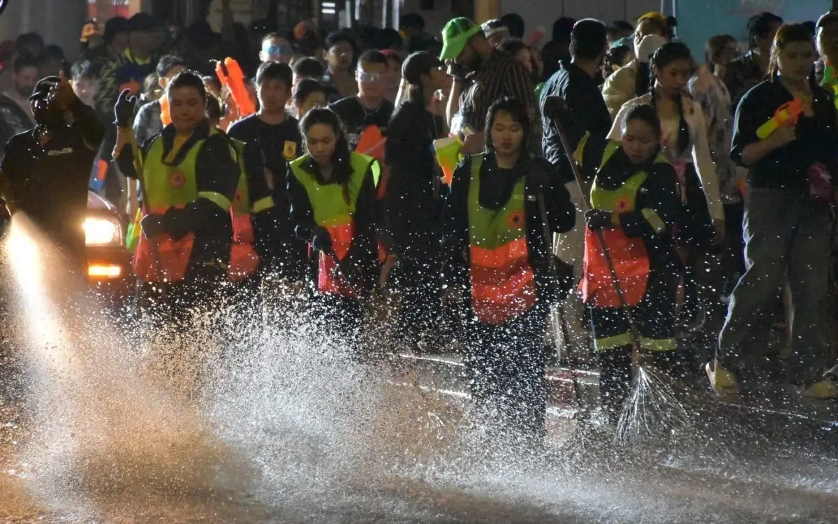 Mega party in bangkok ueber eine million feiert songkran wahnsinn f657712d