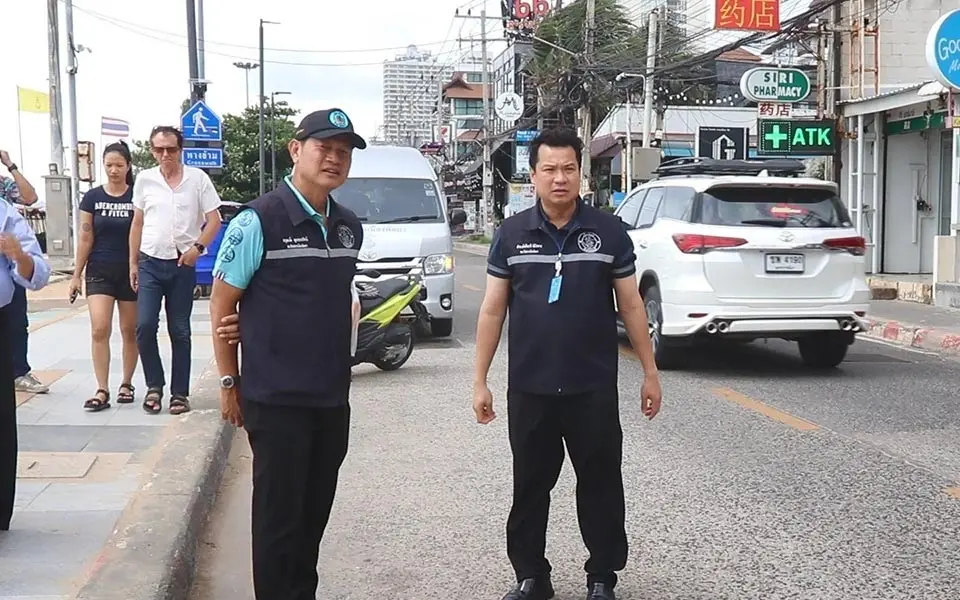 Motorrad rambos ade pattaya sichert jomtien beach road f1705523