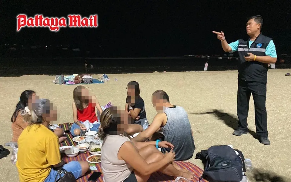 Muell und laerm an pattayas straenden wuerden harte strafen gegen touristen helfen ff3e41d2