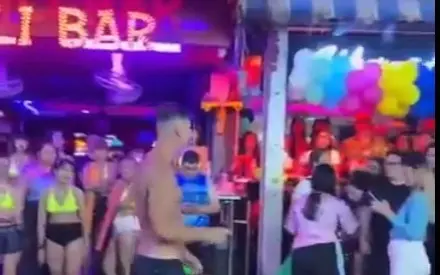 Nachtclub eklat sicherheitskraefte pruegeln auslaendische touristen in nachtclub video 0987d45e