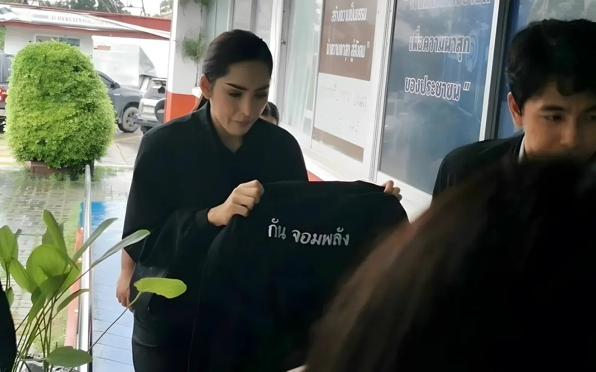 Neunjaehriges thailaendisches maedchen vor brutaler misshandlung gerettet herzensretterin sorgt c978a629