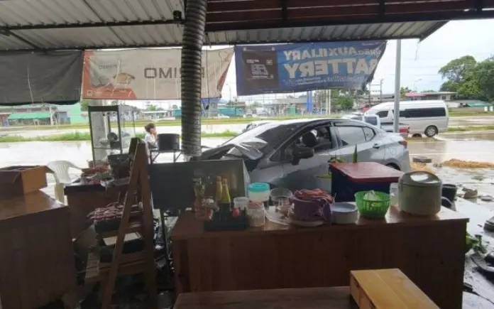 Nissan kracht in imbiss touristen schwer verletzt ee8b2985