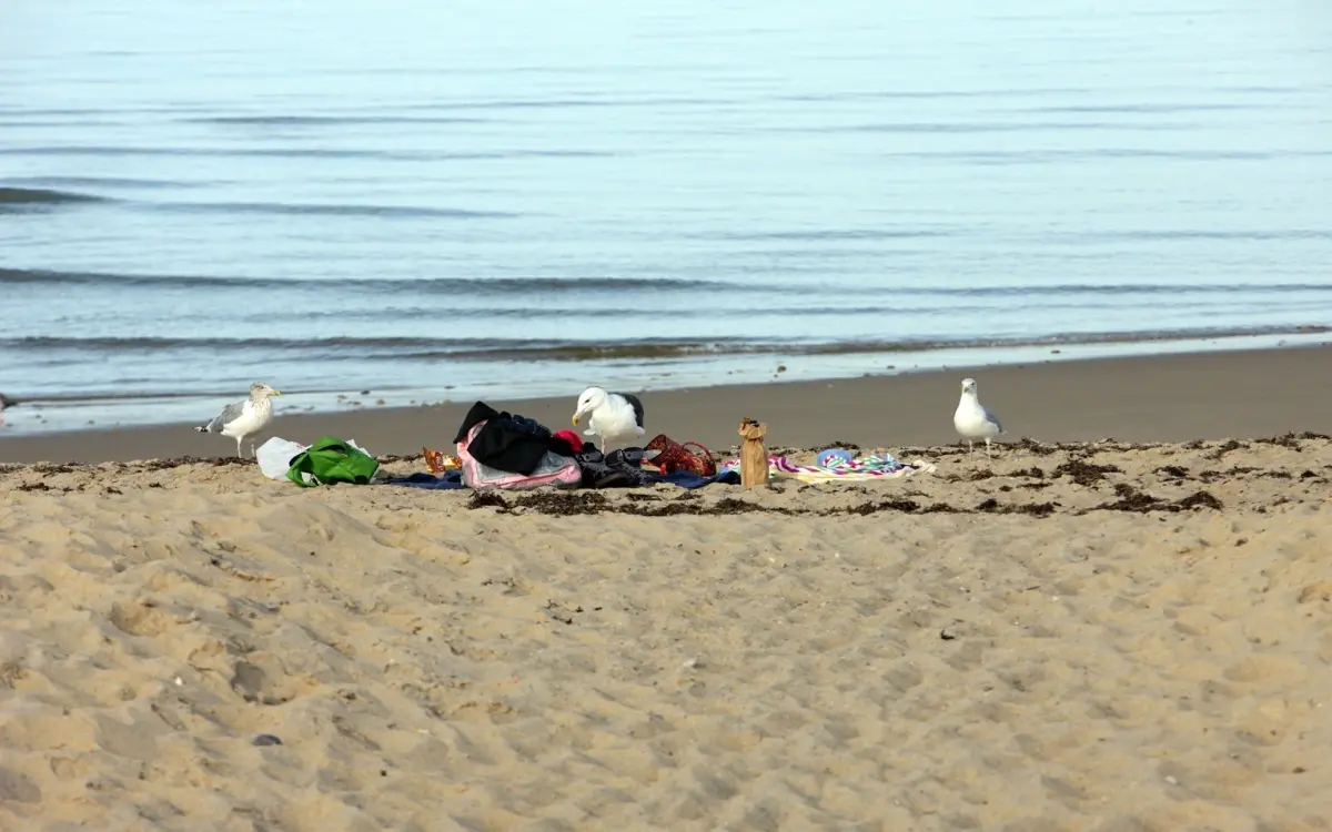 Obdachlose am dongtan beach alkohol und elend schocken touristen 2b6c2d1e