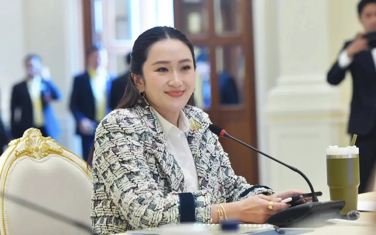 Paetongtarn shinawatra arbeit statt urlaub in europa 28fdf9b6