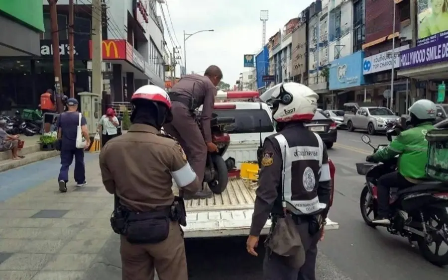 Parkplatzchaos in pattaya buerger fordern konsequente massnahmen f00920bb