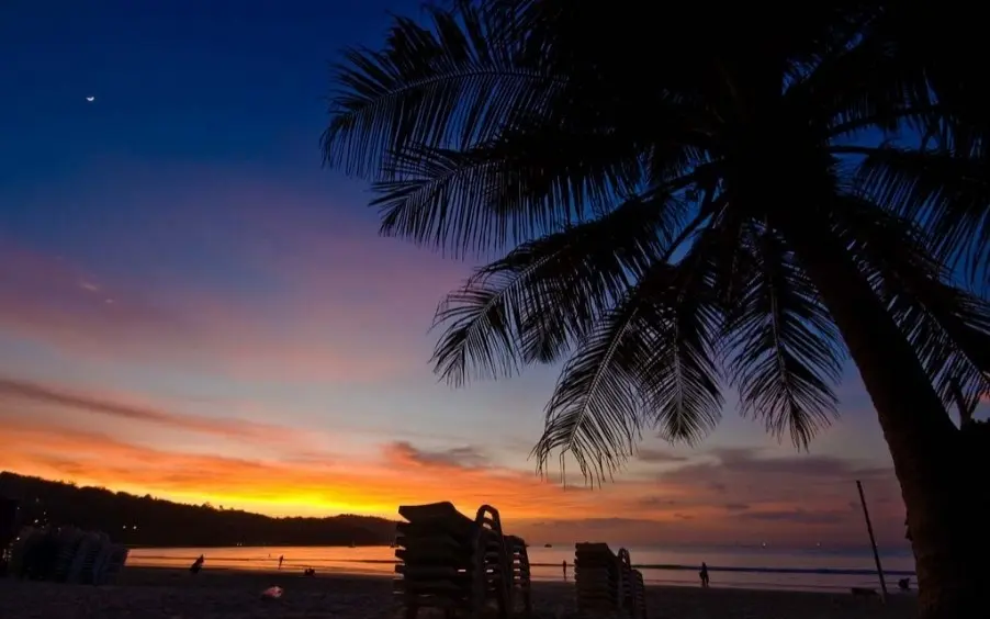 Patong beach einheimische wuetend ueber respektlose touristen video edd4c165