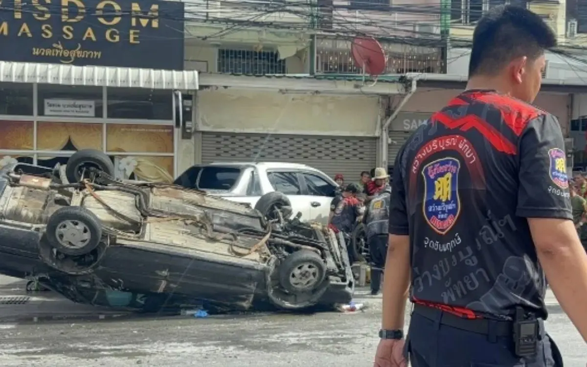 Pattaya betrunkener auslaender rast in songkran menge 7 verletzte d23ce6d1