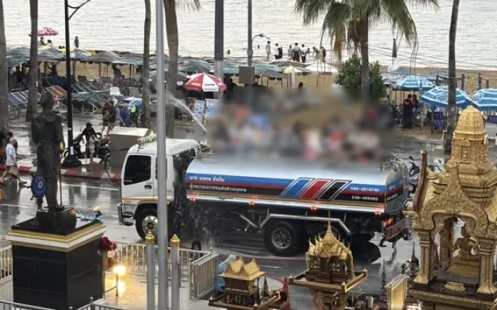 Pattaya polizei stoppt wilde wasser laster touristin in not a1a7491f