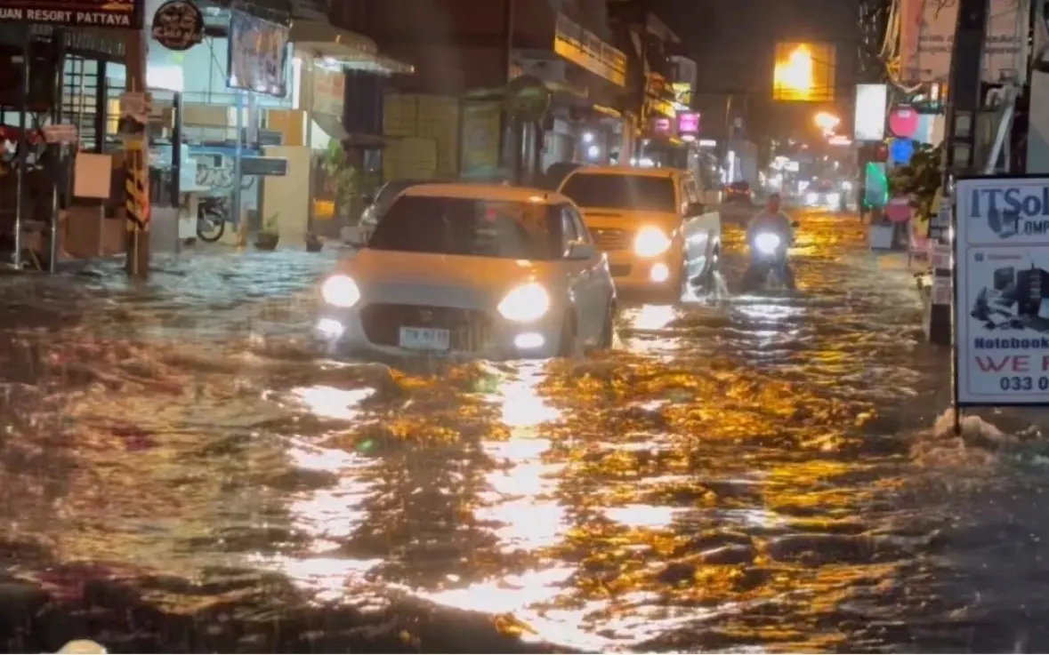 Pattaya versinkt im regen a9b1d38d