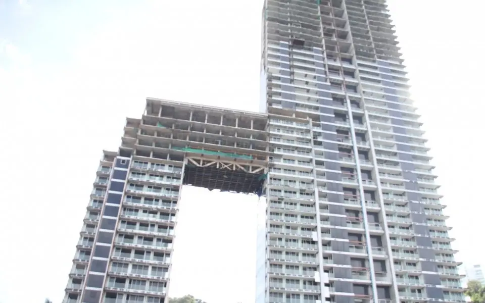 Pattaya vor historischer entscheidung wird das umstrittene waterfront condominium abgerissen oder e827594c