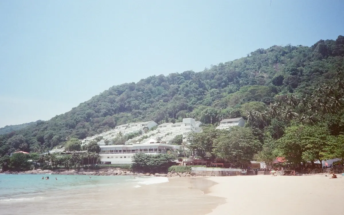 Phuket im Mittelpunkt: Neue Bauvorschriften sorgen für hitzige Debatten über Umweltschutz