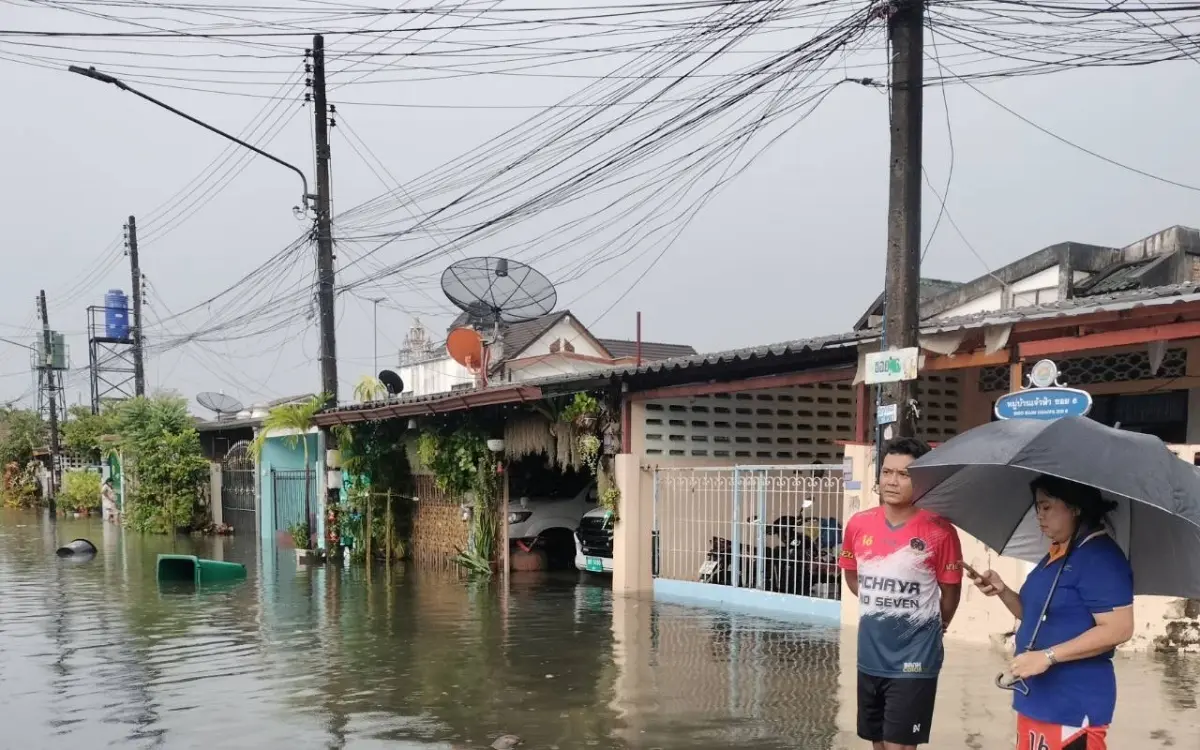 Phuket nach starkregen ueberflutet behoerden in alarmbereitschaft 419e713e