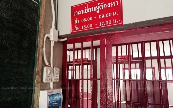 Polizei schlaegt bei tuerken und afrikaner zu zwei auslaender in phuket wegen drogen und 52f2b224