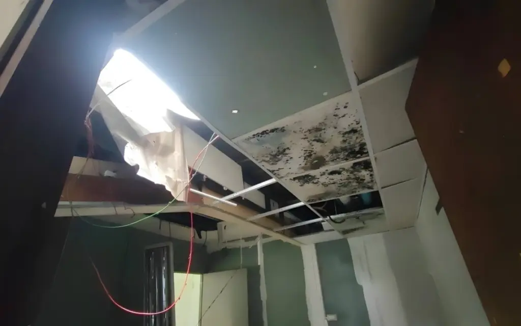 Raetselhafter tod eines auslaendischen geschaeftsmannes leiche bricht durch die zimmerdecke 56582910