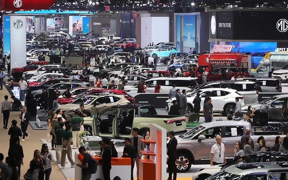 Ruecklaeufige autoverkaeufe zum jahresbeginn 2025 motor show als lichtblick f100841a
