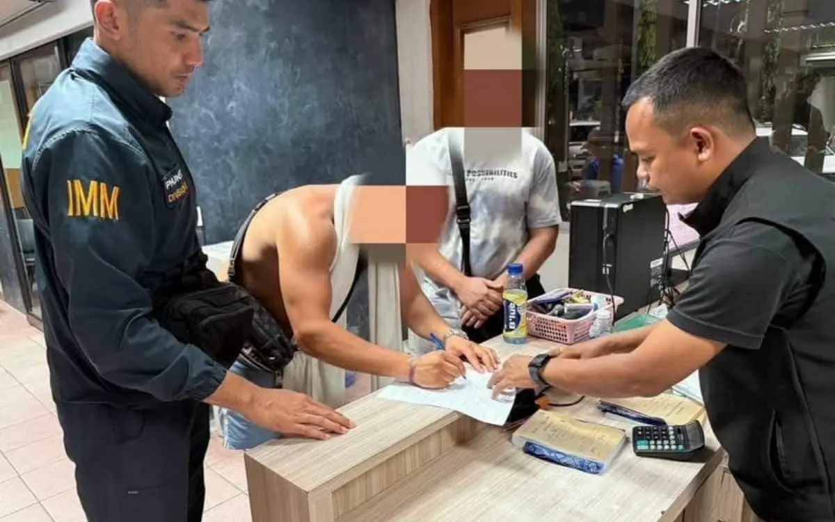 Ruecksichtsloser franzose raser ohne helm in handschellen a724fb6b