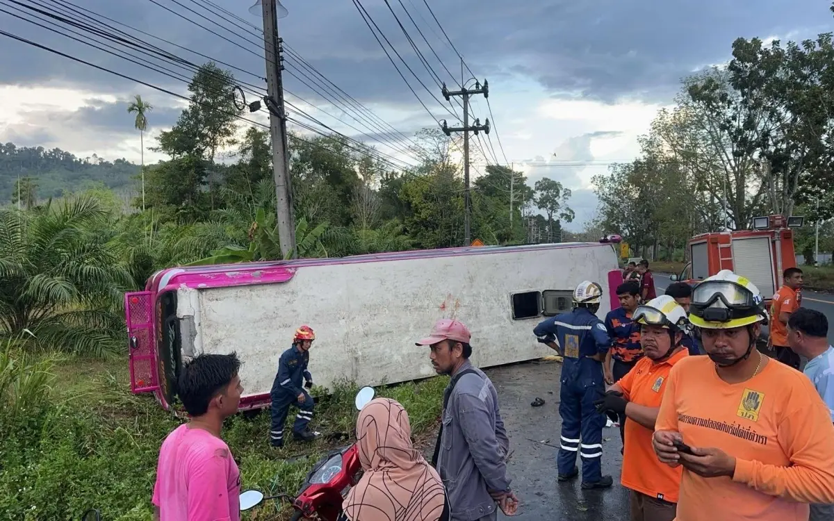 Schwerer busunfall in phang nga ein kind stirbt mehrere verletzte gemeldet 5d542c5f