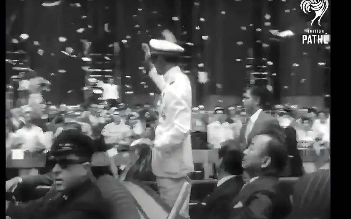 Seine majestaet der koenig von thailand wird in new york begruesst video 1960 animation avif 2024 07 02 b656f157