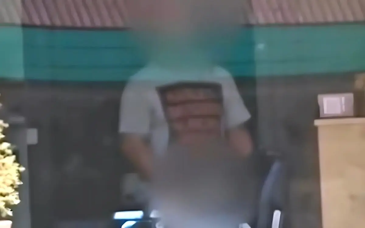 Selbstbefriedigung am fenster frau wegen unsittlichem entbloessen eines friseurs erleidet eine 943b5814