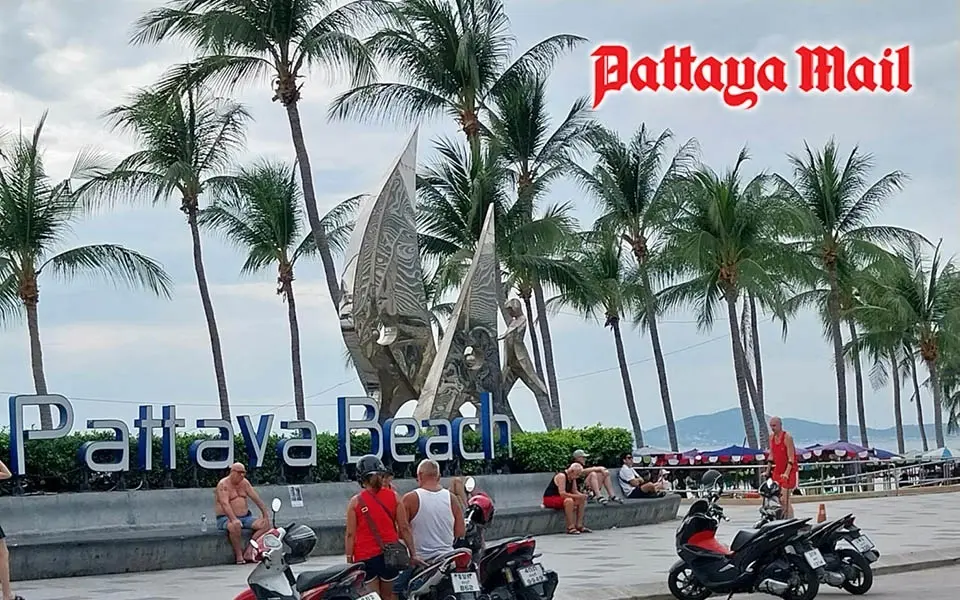 Sicheres Reisen für ältere Touristen in Pattaya: Ist es sicher Motorrad zu fahren oder zu Fuß zu gehen?