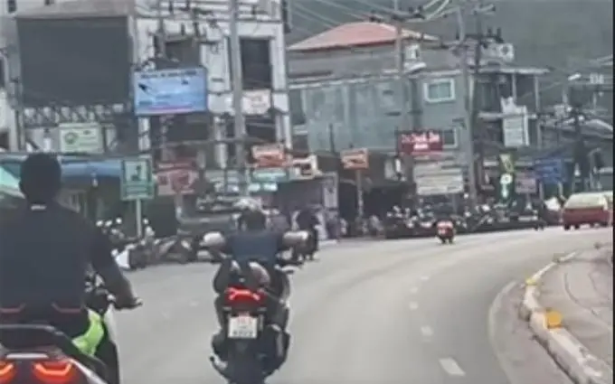 Skrupelloses vergehen franzoesischer tourist bei riskantem motorrad stunt in kamala festgenommen f89f6b07