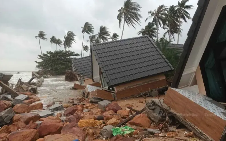 Starke wellen und ueberschwemmungen verwuesten surat thani und koh phangan notfallmassnahmen 975ea275
