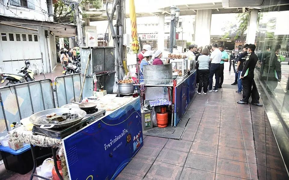 Straßenhandel in Bangkok und Pattaya: Ein Balanceakt zwischen Tradition und Moderne