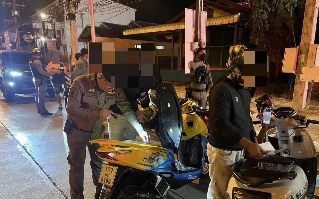 Thailaendische polizei verstaerkt massnahmen gegen illegale strassenrennen neun motorraeder aadf9c0f