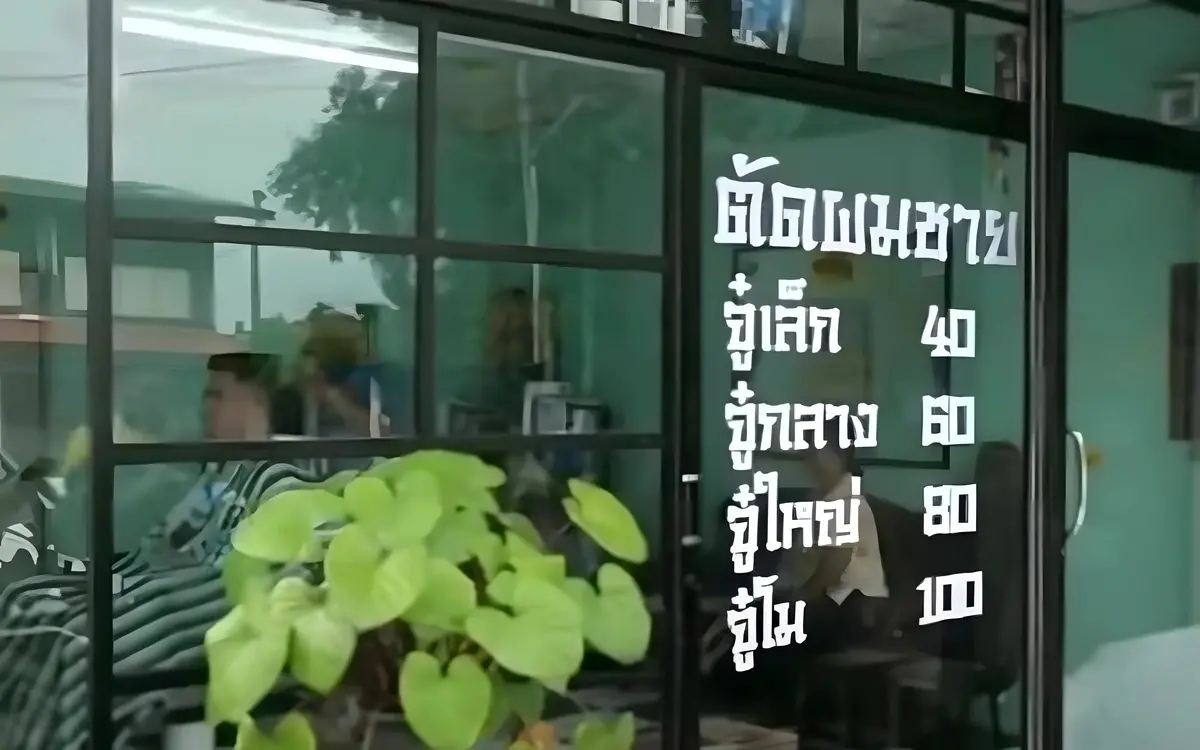 Thailaendischer friseur erobert die sozialen medien mit witziger preisliste basierend auf 1cae5f3d