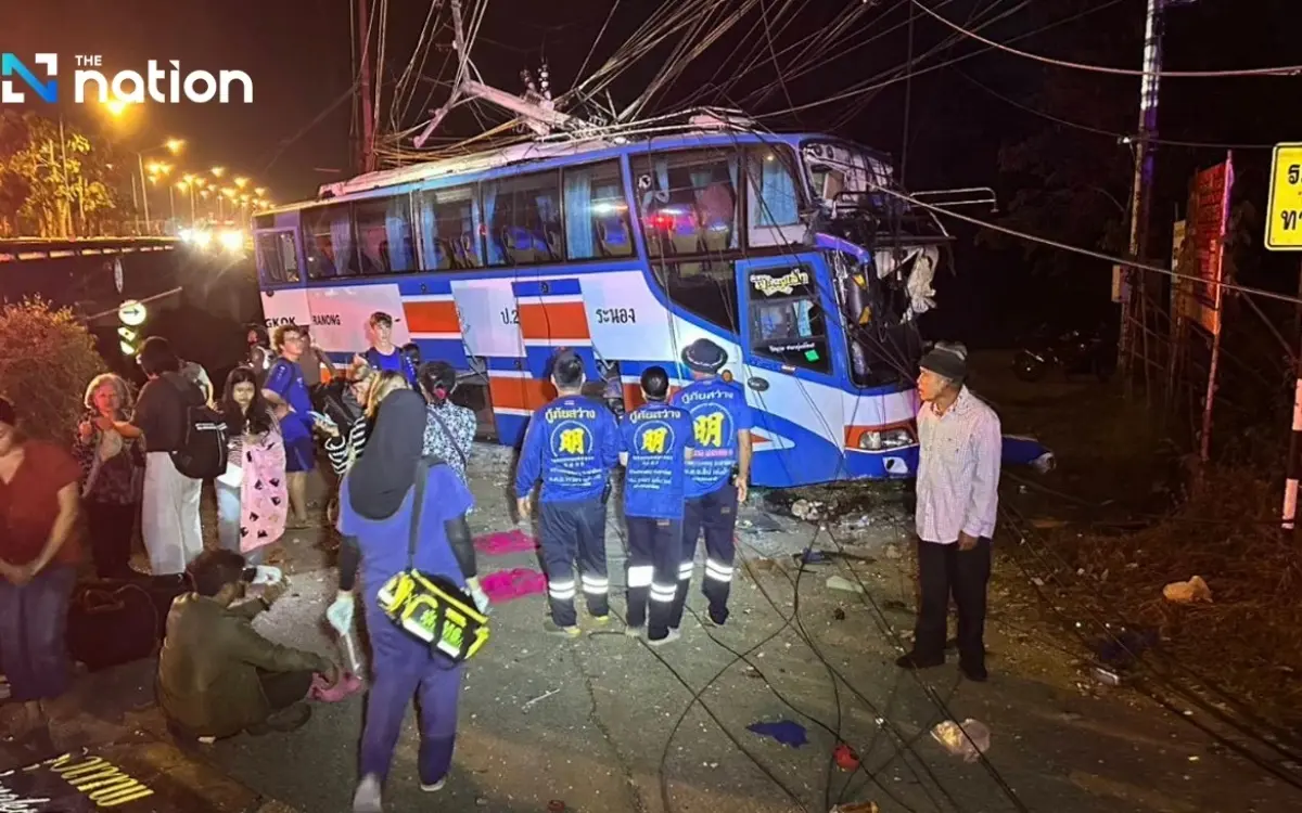 Thailand fahrer schlaeft ein busunfall mit internationalen touristen d543cd32