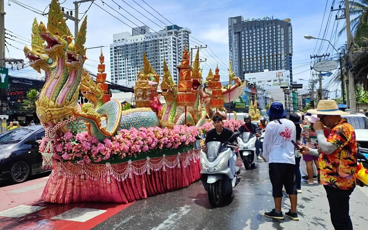 Thailands groesstes wasserfest lockt touristen in massen nach pattaya 3c200bdb