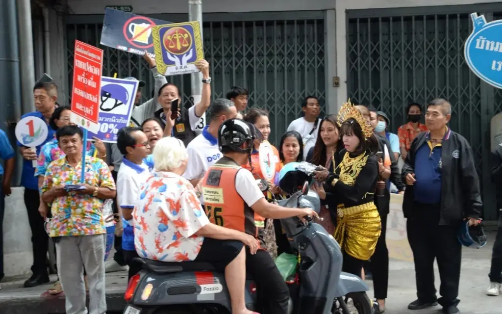 Thailands kampagne betrunken fahren ab ins leichenschauhaus fb8b68b7