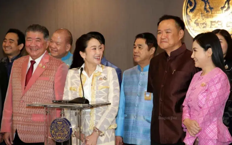 Thaksin lacht über Oppositions-Gerüchte