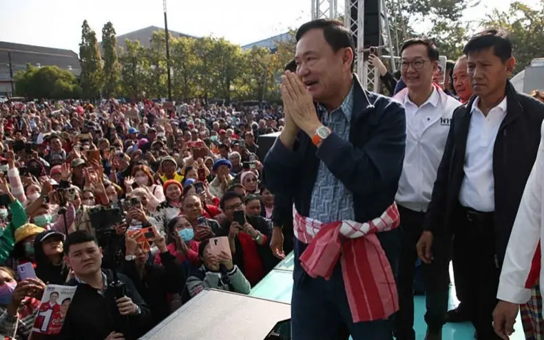 Thaksin shinawatra kuendigt ehrgeiziges wohnungsbauprojekt fuer einkommensschwache thailaender an 88d41b1b