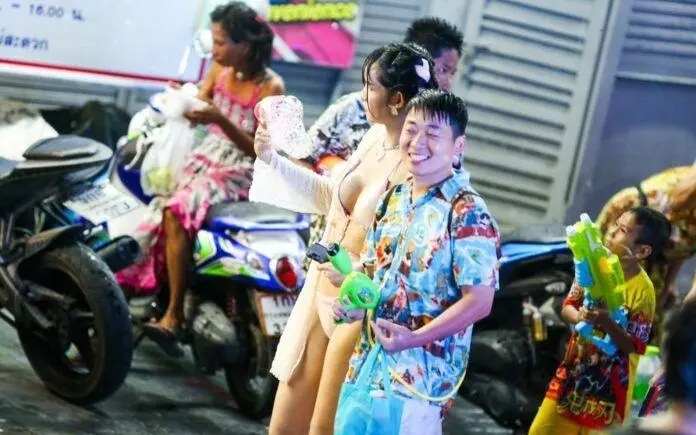 Tipps fuer ihr erstes songkran fest 2025 in thailand d9898e53