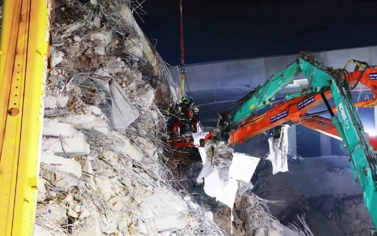 Todeszahl steigt rettungskraefte kaempfen gegen die zeit 8a26190c