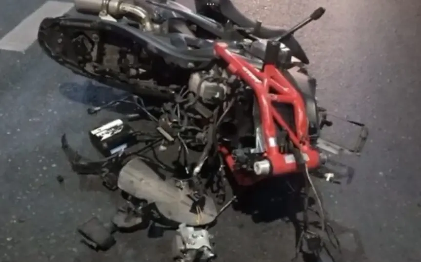 Toedlicher crash in bangkok ducati zerschellt an lkw beide fahrer sofort tot bdc7a277