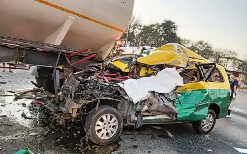 Tödlicher Verkehrsunfall in Nakhon Ratchasima: Zwei ausländische Tote und zwei Schwerverletzte nach verheerender Kollision